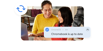 Une femme et une fillette, souriantes, utilisent un Chromebook. Un logo de sauvegarde et une notification 