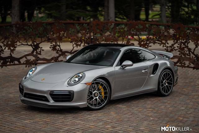 Porsche 911 Turbo S –  