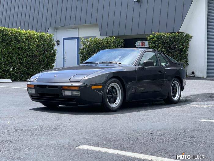 Porsche 944 Turbo –  