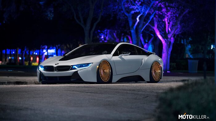 BMW i8 –  