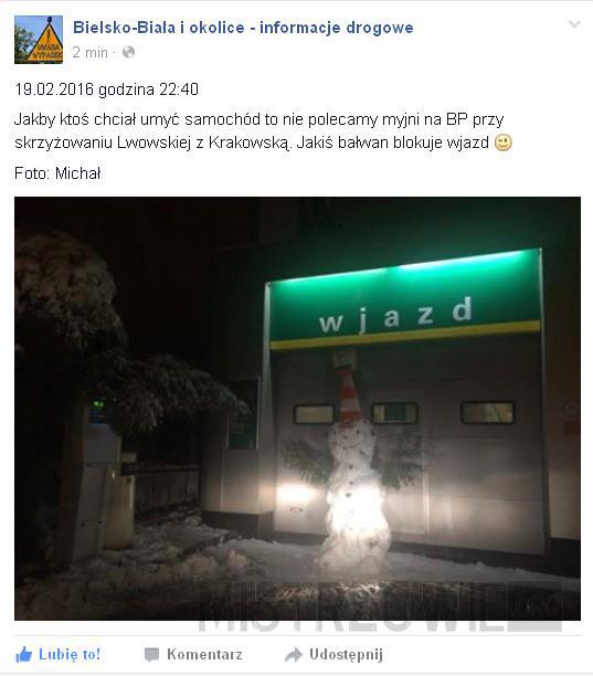 Bałwan przed myjnią –  