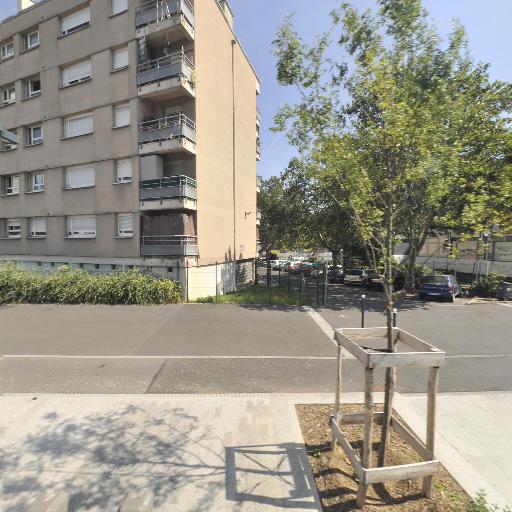 Station Vélib' Stalingrad - Germaine Tailleferre - Vélos en libre-service - Ivry-sur-Seine