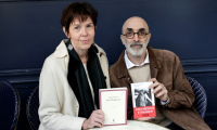 Julia Deck et Eduardo Halfon, lauréats respectivement du prix Médicis et du prix Médicis du roman étranger, à Paris, le 6 novembre 2024 ( AFP / STEPHANE DE SAKUTIN )