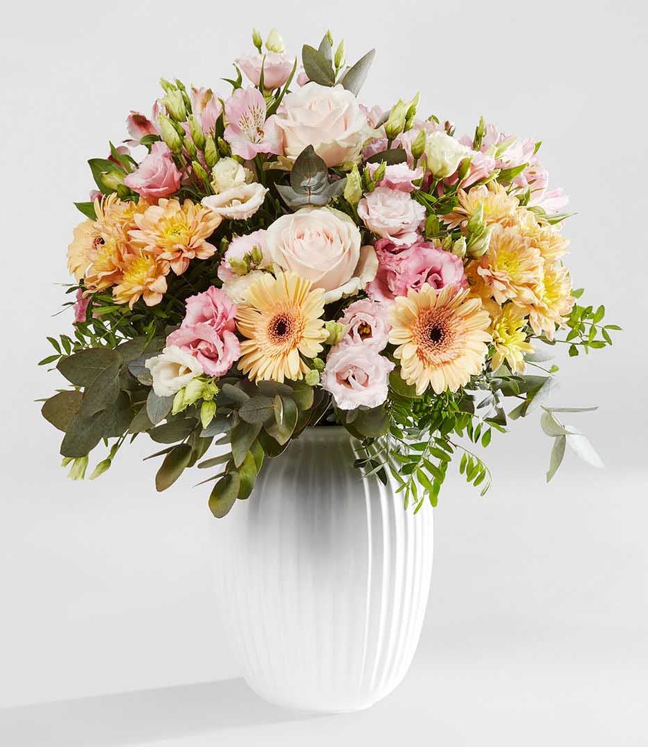 Üppiger deluxe Blumenstrauss für besondere Anlässe von SayFlowers liefern lassen.